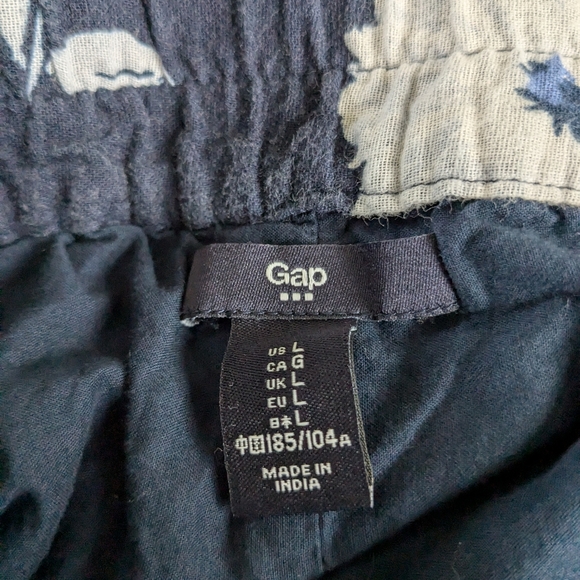 EUC GAP Shorts - Picture 2 of 2